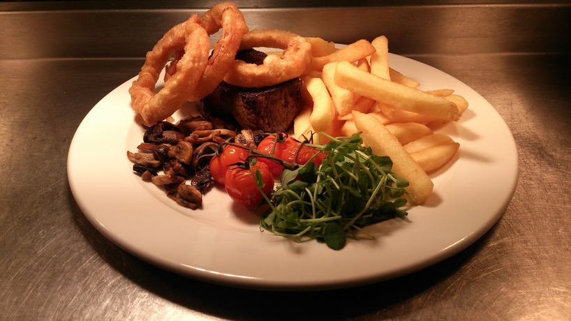 Imagen del bar/restaurante del Hotel Woodland Bay. Foto 8