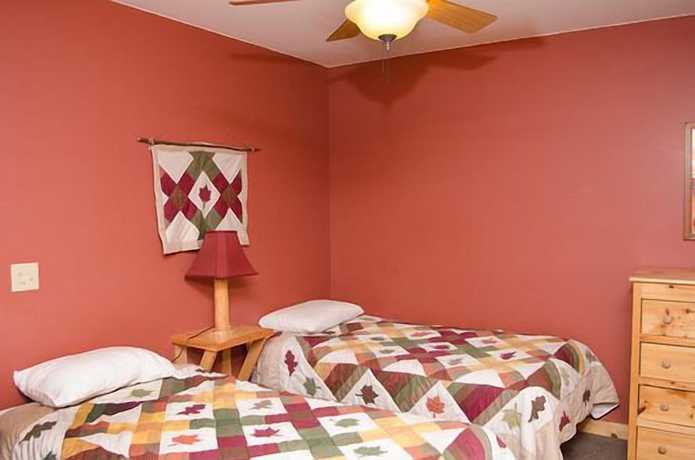 Imagen de la habitación del Hotel Woodland Beach Resort. Foto 4