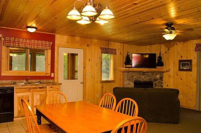 Imagen de la habitación del Hotel Woodland Beach Resort. Foto 5