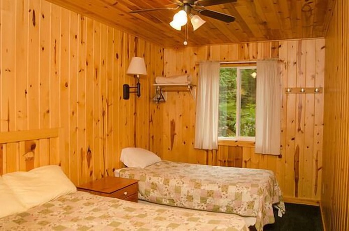 Imagen de la habitación del Hotel Woodland Beach Resort. Foto 16