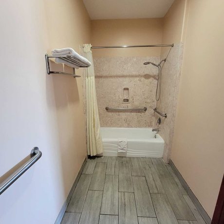 Imagen de la habitación del Hotel Woodland Inn and Suites. Foto 5