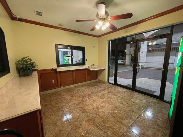 Imagen de los interiores del Hotel Woodland Inn and Suites. Foto 10