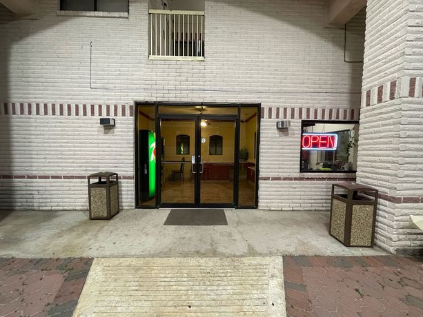 Imagen de los interiores del Hotel Woodland Inn and Suites. Foto 11