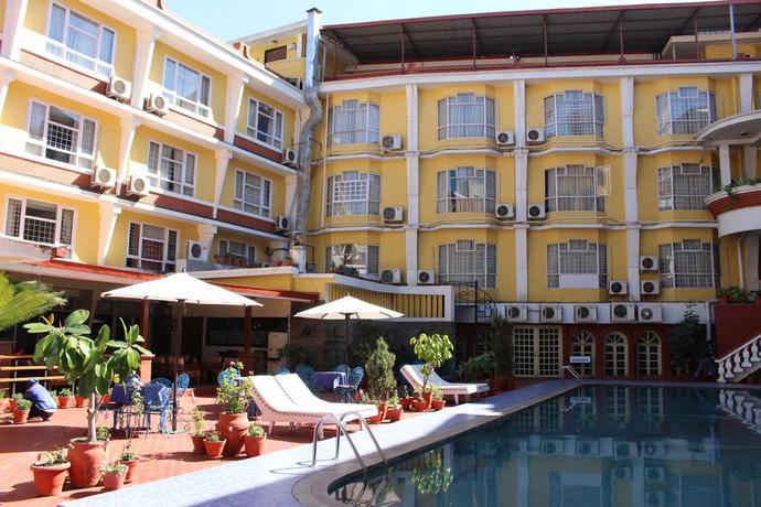 Imagen de la piscina del Hotel Woodland Kathmandu. Foto 13