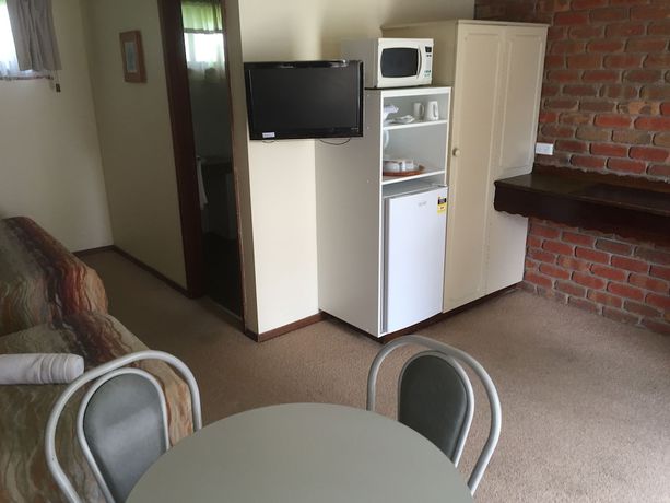 Imagen de la habitación del Hotel Woodmans Hill Motel. Foto 7