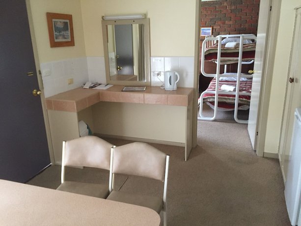 Imagen de la habitación del Hotel Woodmans Hill Motel. Foto 11