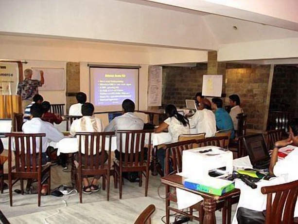 Imagen de los interiores del Hotel Woodpark. Foto 17