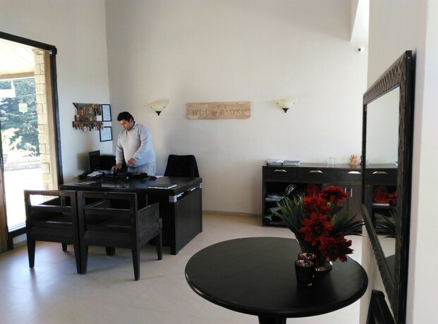 Imagen de los interiores del Hotel Woodsmoke Resort And Spa. Foto 32