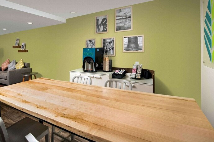 Imagen del bar/restaurante del Hotel Woodspring Suites Cherry Hill. Foto 11