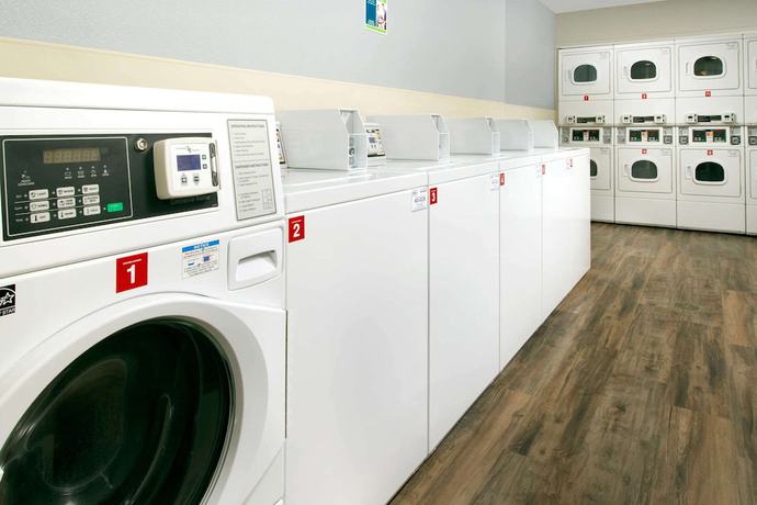 Imagen de los interiores del Hotel Woodspring Suites Chicago Darien. Foto 19