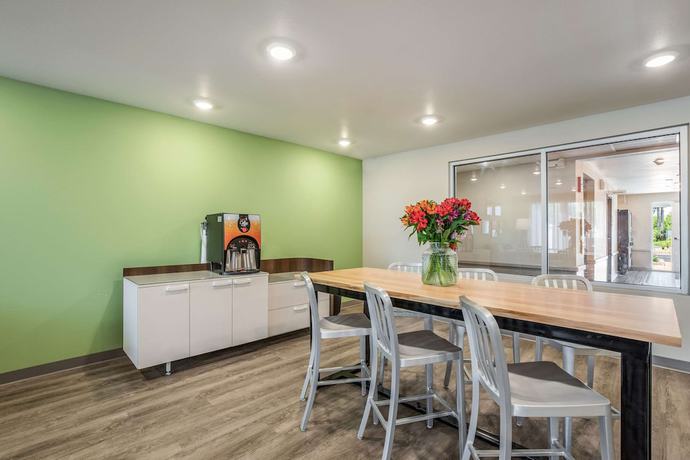 Imagen de los interiores del Hotel Woodspring Suites Chicago Midway. Foto 18