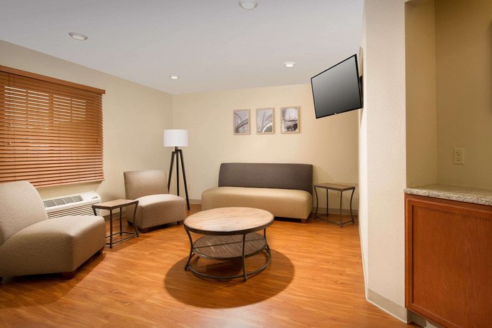 Imagen de los interiores del Hotel Woodspring Suites Chicago Romeoville. Foto 17