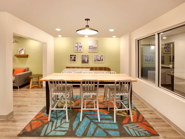 Imagen de los interiores del Hotel Woodspring Suites Houston Northwest. Foto 16
