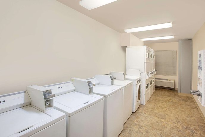 Imagen de los interiores del Hotel Woodspring Suites Jacksonville Beach Blvd. Foto 20