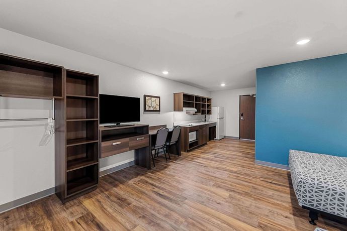 Imagen de la habitación del Hotel Woodspring Suites Kansas City Airport. Foto 8