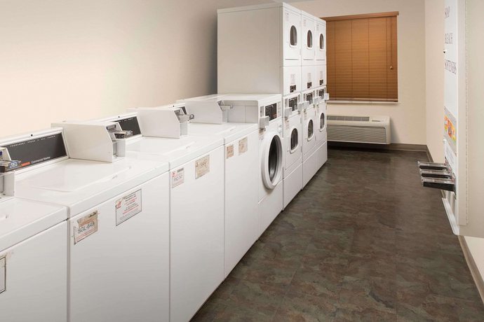 Imagen de los interiores del Hotel Woodspring Suites Macon North I-75. Foto 16