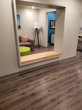 Imagen de los interiores del Hotel Woodspring Suites Orlando International Drive. Foto 18
