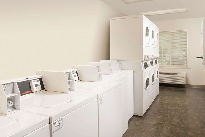 Imagen de los interiores del Hotel Woodspring Suites Savannah Garden City. Foto 20