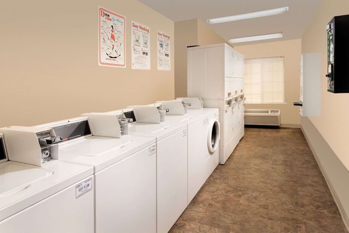 Imagen de los interiores del Hotel Woodspring Suites Topeka, Topeka. Foto 17