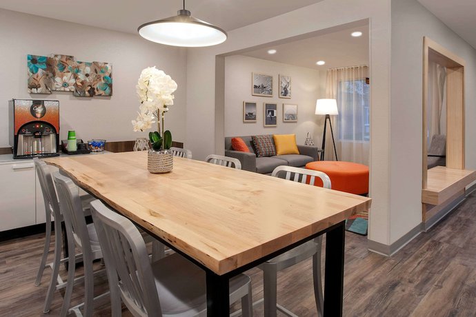 Imagen del bar/restaurante del Hotel Woodspring Suites Washington Dc Northeast Greenbelt. Foto 7