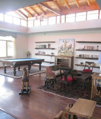 Imagen de los interiores del Hotel Woodsvilla Residency. Foto 36
