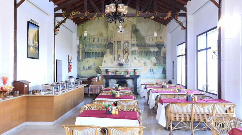 Imagen del bar/restaurante del Hotel Woodsvilla Resort. Foto 5