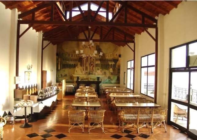 Imagen del bar/restaurante del Hotel Woodsvilla Resort. Foto 6