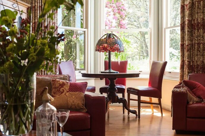 Imagen de los interiores del Hotel Woolrich Historic Garden Cottage. Foto 39