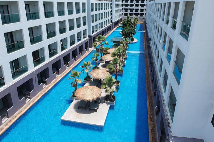 Imagen de la piscina del Hotel Woraburi Pattaya Resort and Spa. Foto 11