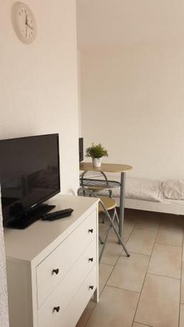 Imagen de la habitación del Hotel Workers-Sleep-Station. Foto 17