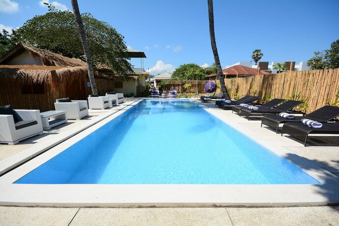 Imagen de la piscina del Hotel World Bnb. Foto 26