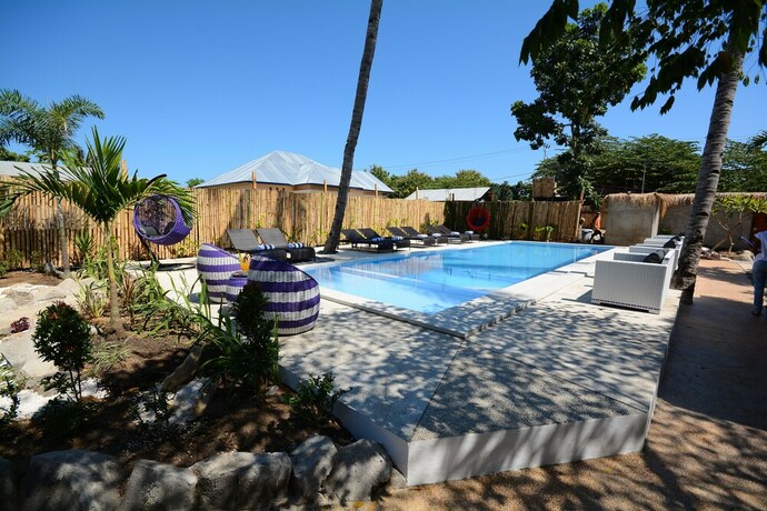 Imagen de la piscina del Hotel World Bnb. Foto 27
