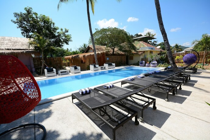Imagen de la piscina del Hotel World Bnb. Foto 28