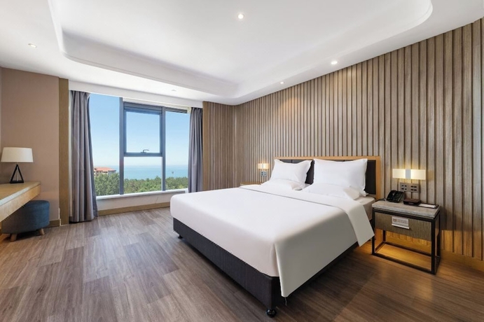 Imagen de la habitación del Hotel World Weihai Bathing Beach. Foto 7