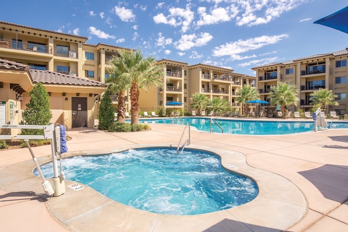 Imagen de la piscina del Hotel WorldMark Estancia. Foto 17