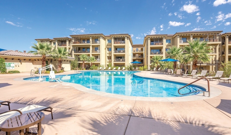 Imagen de la piscina del Hotel WorldMark Estancia. Foto 19