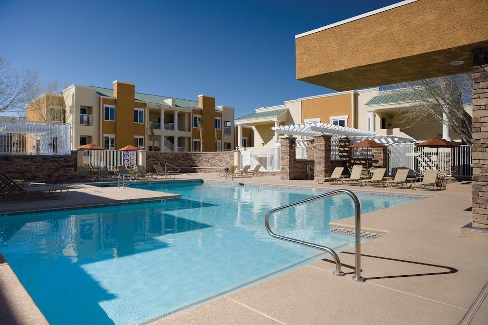 Imagen de la piscina del Hotel WorldMark Tropicana. Foto 8
