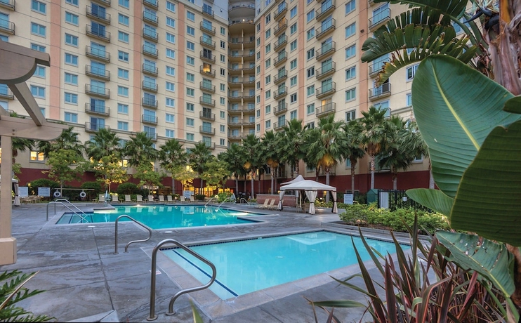 Imagen de la piscina del Hotel Worldmark Anaheim. Foto 17