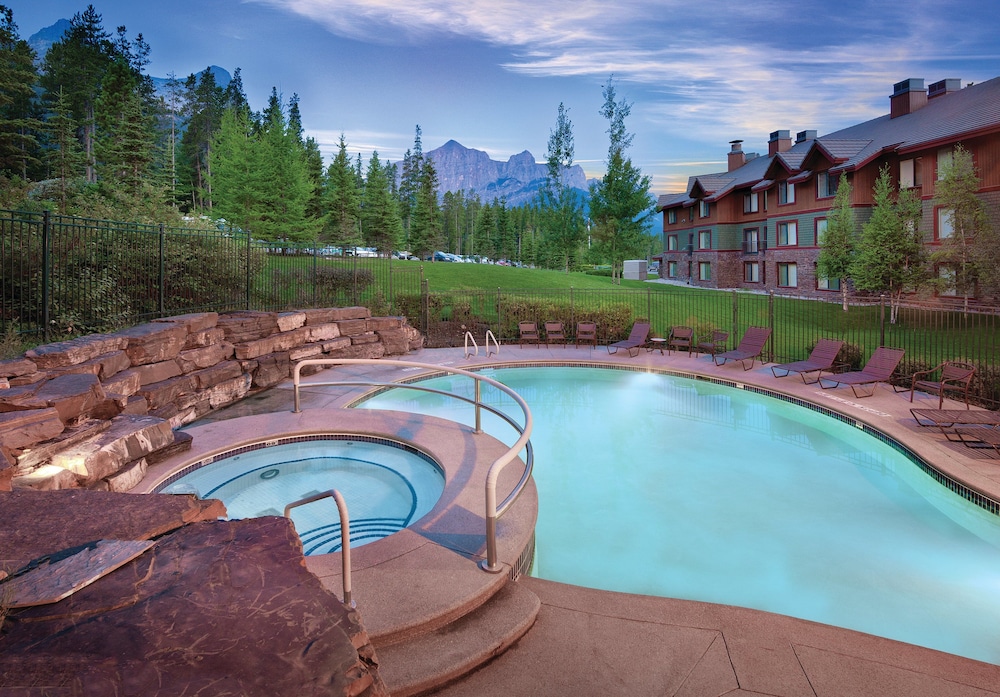 Imagen de la piscina del Hotel Worldmark Canmore - Banff. Foto 19