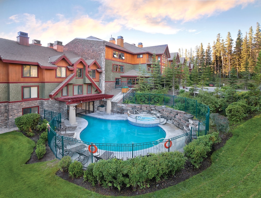 Imagen de la piscina del Hotel Worldmark Canmore - Banff. Foto 20