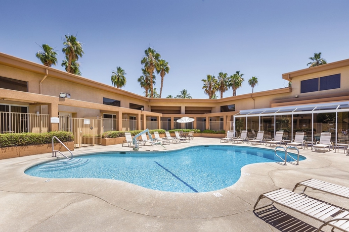 Imagen de la piscina del Hotel Worldmark Palm Springs - Plaza Resort and Spa. Foto 16