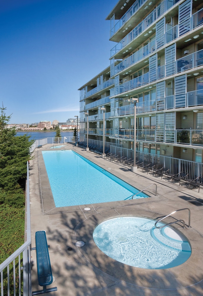 Imagen de la piscina del Hotel Worldmark Victoria. Foto 19