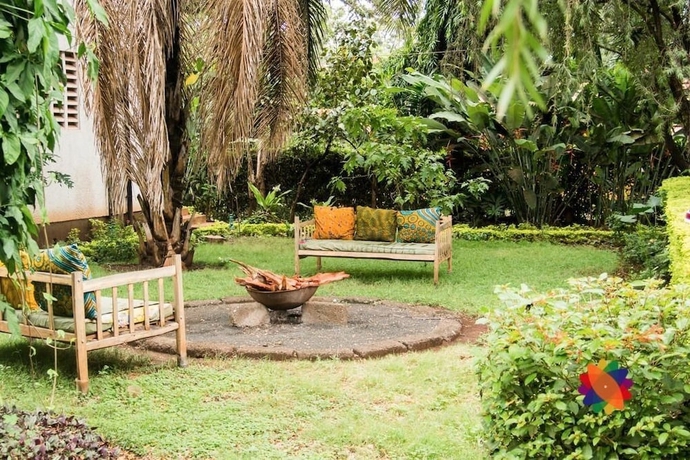 Imagen de los exteriores del Hotel Worlds Collide Africa House. Foto 11