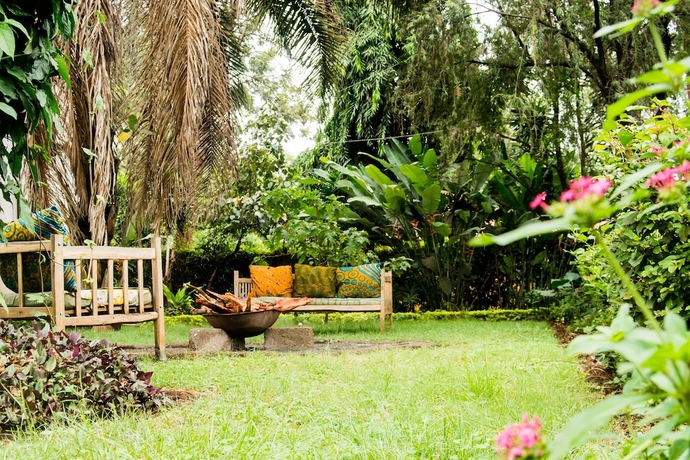 Imagen de los exteriores del Hotel Worlds Collide Africa House. Foto 13