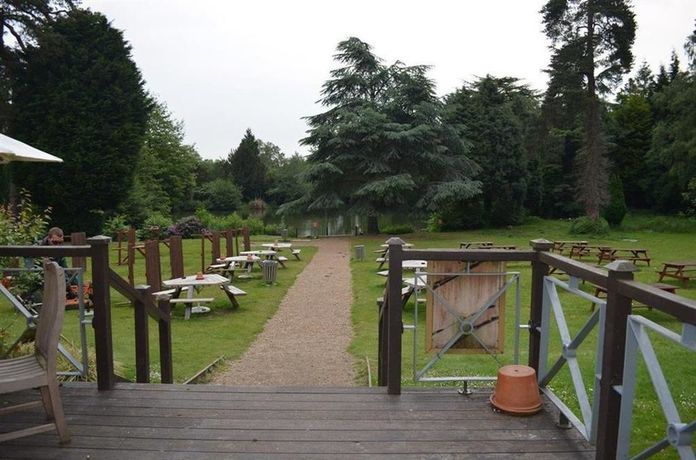 Imagen de los exteriores del Hotel Worplesdon Place. Foto 12