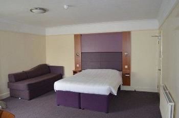 Imagen de los exteriores del Hotel Worplesdon Place. Foto 15