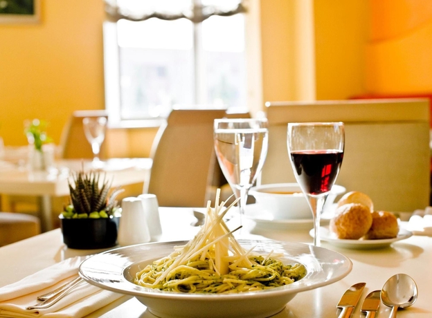 Imagen del bar/restaurante del Hotel Wow Airport. Foto 4