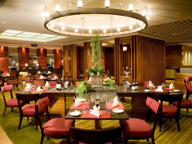 Imagen del bar/restaurante del Hotel Wuhan Jin Jiang International. Foto 2