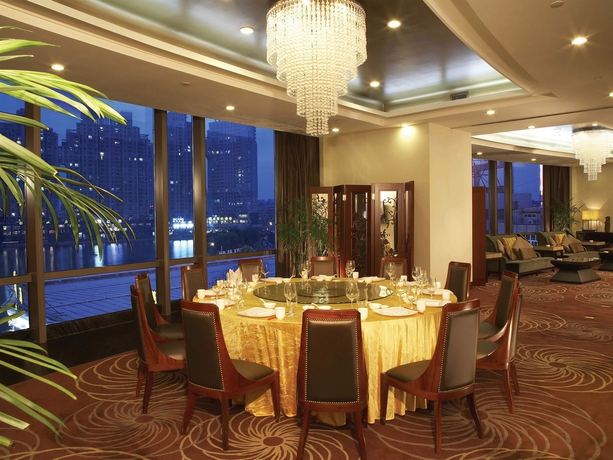 Imagen del bar/restaurante del Hotel Wuhan Jin Jiang International. Foto 4