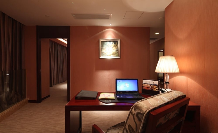 Imagen de la habitación del Hotel Wuhan Tianchimel. Foto 12